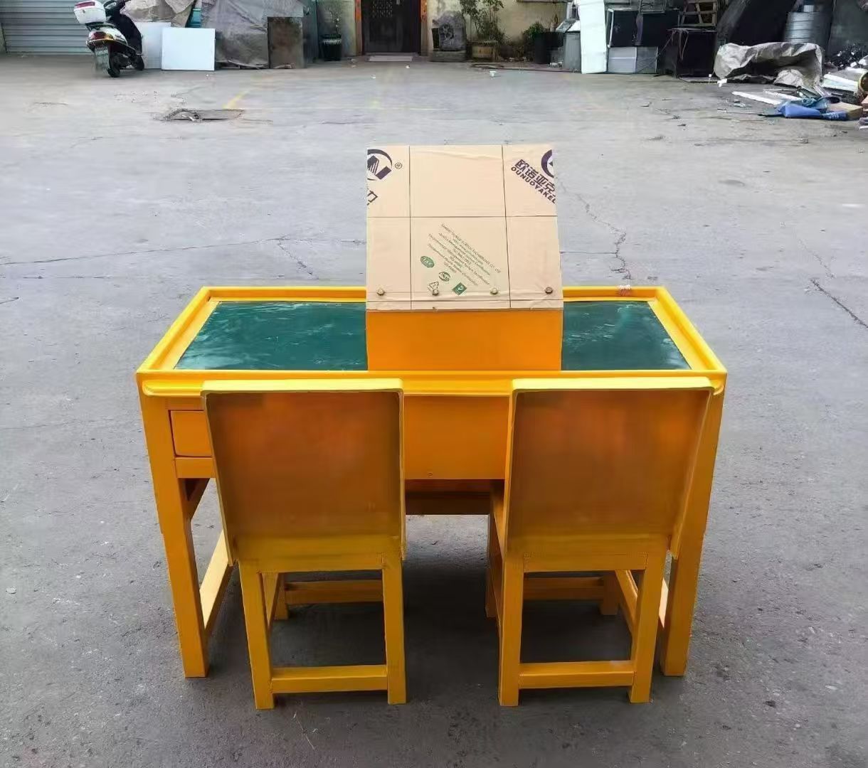 兰西防静电导通桌井下煤矿火工品发放桌：危险品流转的安全守护者